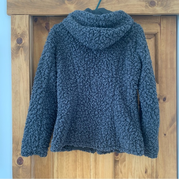 NWOT Go Coco super fun and fluffy grey toggle jacket size Small - Picture 5 of 14